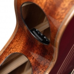 Cort akusztikus gitár, oldalsó hanglyukakkal, Fishman elektronikával, félkemény tokkal, áttetsző bordó - elérhető 2026 júniusa után